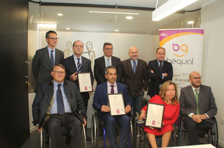 Representantes de CETEO, Grupo Amiab y Fundación Cisa, en la entrega del reconocimiento Sello Bequal Plus