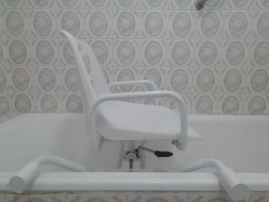silla de bañera vista lateral