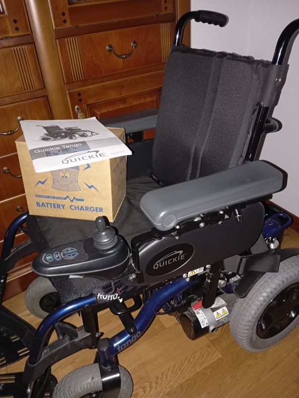 Distintas vistas de la silla de ruedas en venta