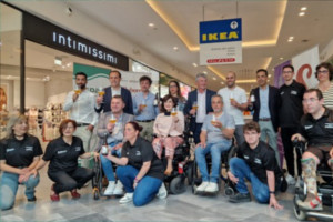 Foto de familia durante la inauguración del punto de venta de Saborea Castilla y León y La Birra Láctea en el Centro Comercial RÍO Shopping