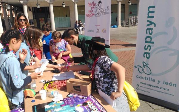 Niños participando en una actividad de ASPAYM Castilla y León