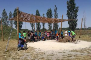 Participantes del campamento urbano de ocio inclusivo en Atapuerca