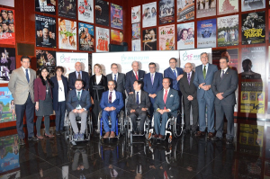 Foto de familia de la gala de clausura del 25º aniversario de ASPAYM Castilla y León