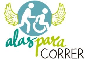 Persona con discapacidad en silla de ruedas ayudado por un voluntario