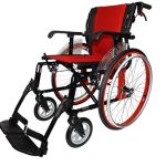 silla de ruedas roja con rueda trasera grande