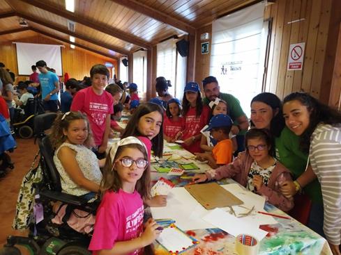 Niños realizando actividades en el campamento ASPAYM