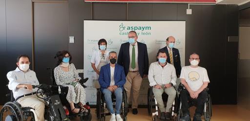 Visita del consejero de Sanidad a las instalaciones de ASPAYM CYL