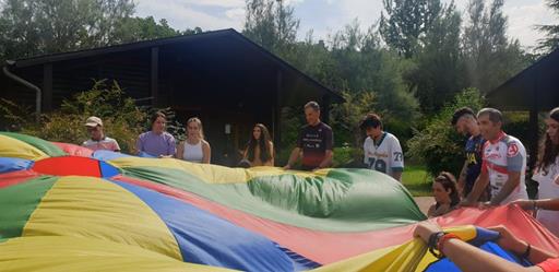 Los ciclistas participan en las Olimpiadas del campamento ASPAYM