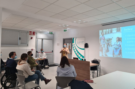 Asistentes a la charla informativa de ASPAYM CyL y Predif en Salamanca