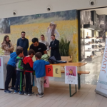 Varios niños realizan un escape box en Palencia con motivo del mes de la infancia
