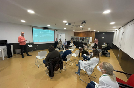 los logopedas Roberto Rubio y Laura Carbonero de la Unidad de Rehabilitación Neurológica (ICTIA) de ASPAYM Castilla y León, así como la cocinera y antigua paciente con disfagia Nuria Mancho.