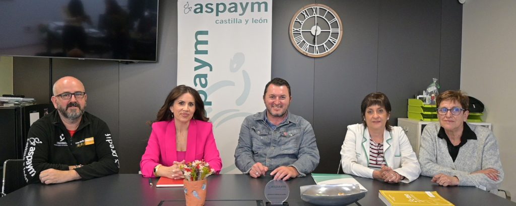 representantes de ASPAYM e Imelda en la foto durante una reunión