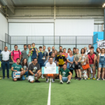 foto de familia durante el I torneo de Pádel de Burgos en beneficio de ASPAYM CyL