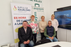 Miembros de AFICRO VALL, el presidente de IMPULSA IGUALDAD y el de ASPAYM CyL posan tras la firma del convenio