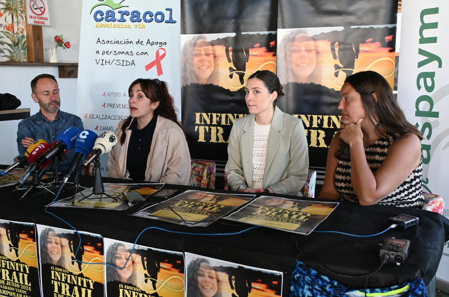 Organizadores de la carrera y representantes de la entidades sociales durante la rueda de prensa