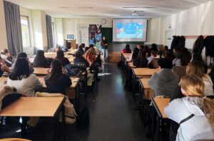 Participantes atentos en el Evento Multiplicador Final del proyecto europeo Intellectual Multiverse